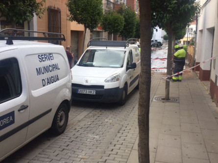 Operaris de Sorea reparant l'avaria dissabte
